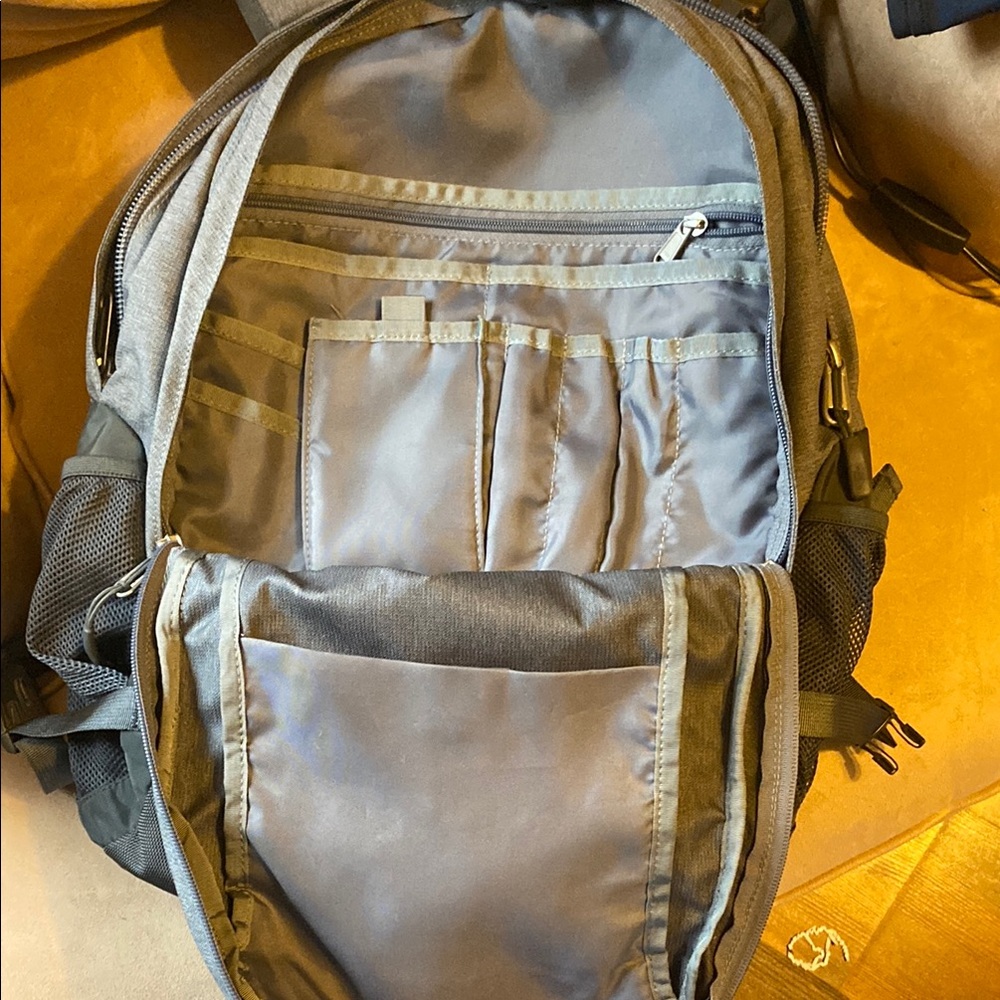 COPY - The North Face Recon Backpack for Women - Picture 4 of 5